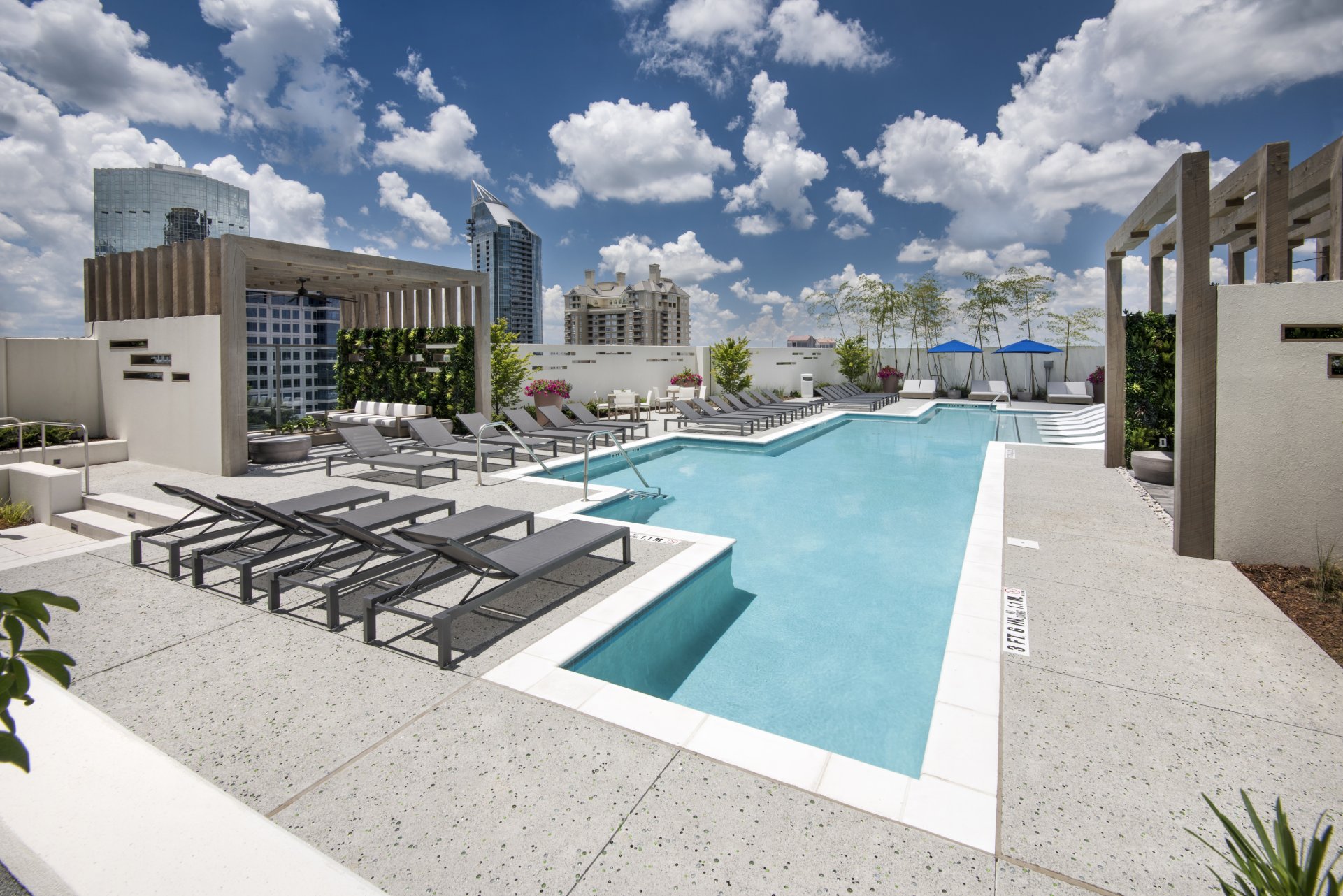 8th floor pool